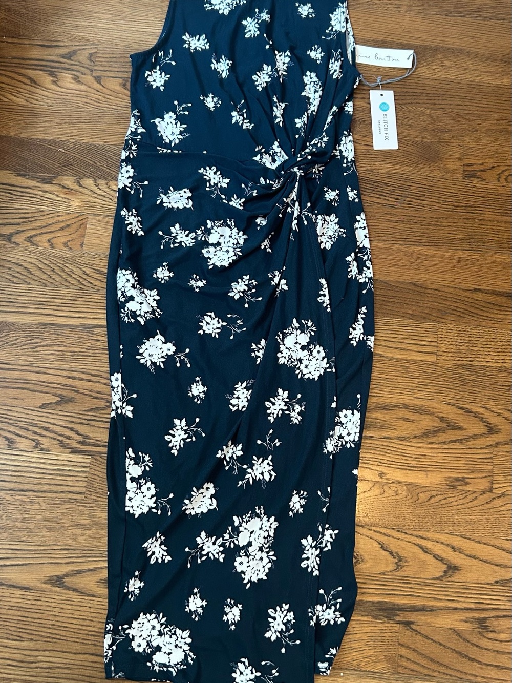 nine britton Navy and White Floral Dress with Twist Detail 0065